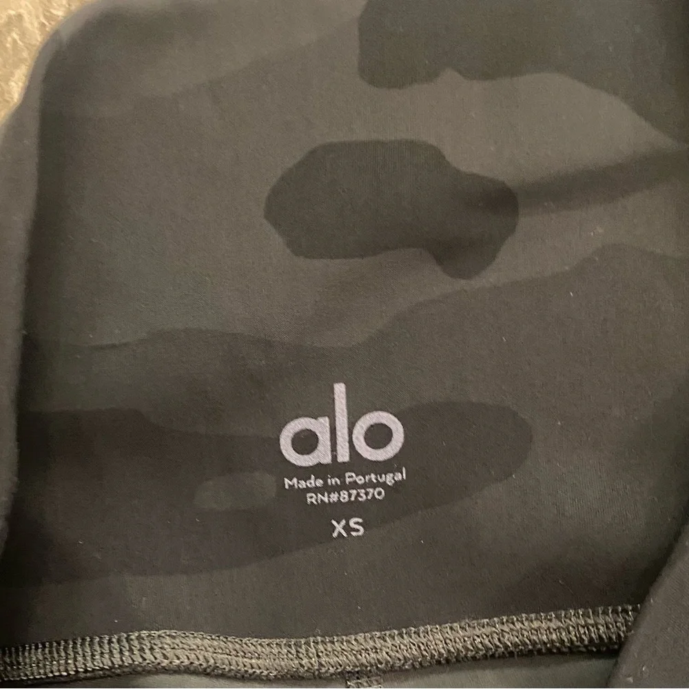 Alo Yoga High-Waist Vapor Leggings in Black Camo XS NWOT